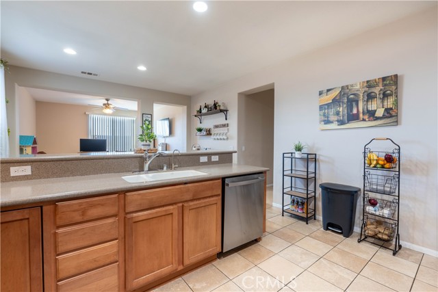 Detail Gallery Image 9 of 37 For 16796 Desert Lily St, Victorville,  CA 92394 - 3 Beds | 2 Baths