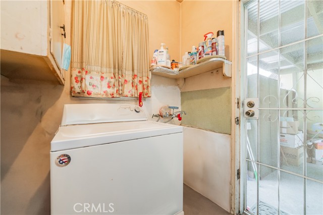 500 N Madison Avenue, Los Angeles CA: https://media.crmls.org/medias/27d46e72-b31c-464f-9e8b-6a6d3e93a5c1.jpg