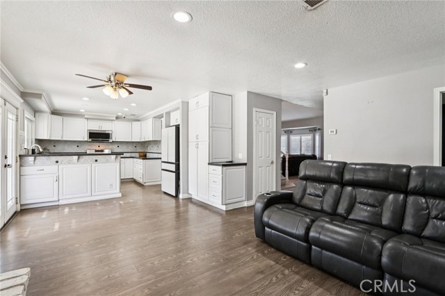 Detail Gallery Image 15 of 45 For 1278 Millbrook, Corona,  CA 92882 - 5 Beds | 3 Baths