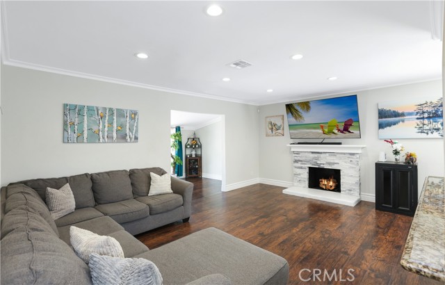 2279 W Falmouth Avenue, Anaheim CA: https://media.crmls.org/medias/27d4bf70-1c66-44aa-93e0-aa5e868456b8.jpg