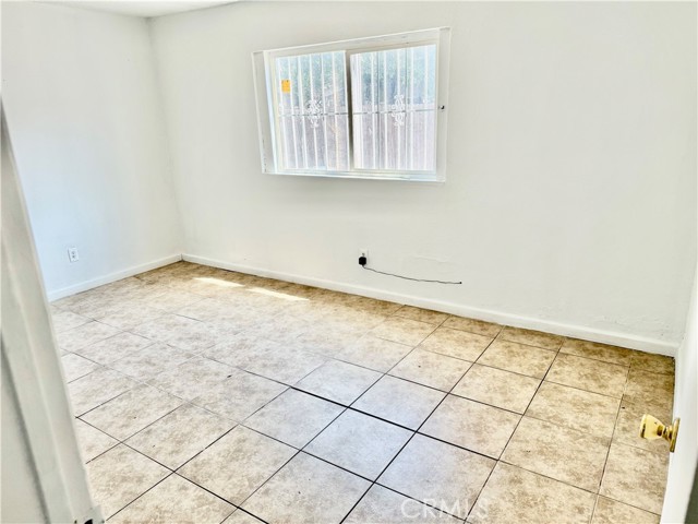 Detail Gallery Image 3 of 7 For 2643 Taylor Rd, San Bernardino,  CA 92404 - 2 Beds | 1 Baths