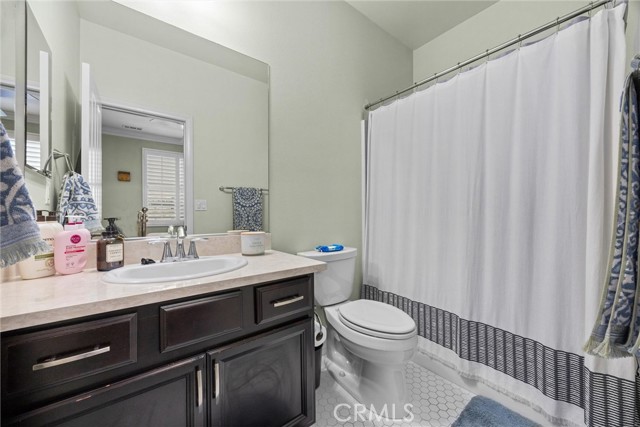 28537 Vista Del Rio Drive, Valencia CA: https://media.crmls.org/medias/27d5847b-604d-450b-9d15-114554c7aac5.jpg