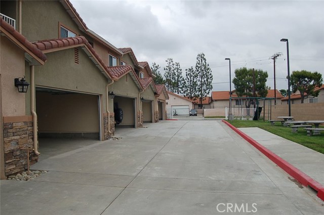 102 S Date Avenue, Rialto CA: https://media.crmls.org/medias/27d58ca6-8bfb-4c37-84dc-02029b0739a9.jpg
