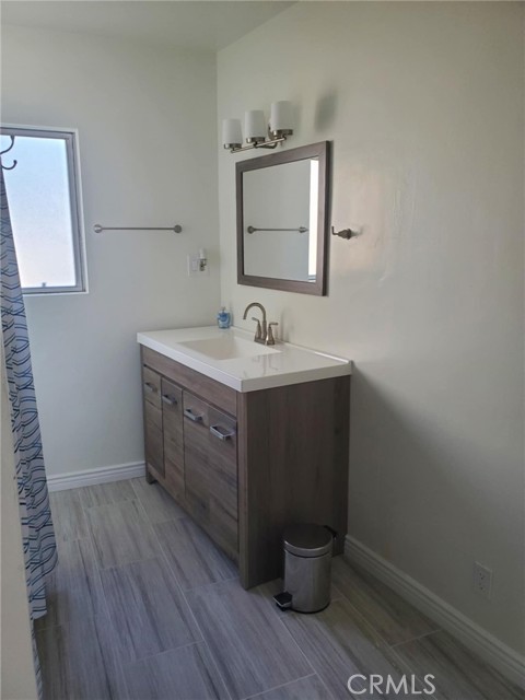 24 Roswell Avenue, Long Beach CA: https://media.crmls.org/medias/27d66109-2681-4ced-aa24-02f7bc9ef99c.jpg