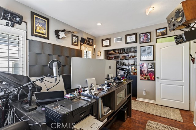 24255 Hillhurst photo 37