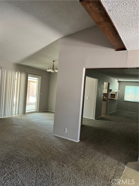 Detail Gallery Image 4 of 10 For 14457 Willow, Hesperia,  CA 92345 - 3 Beds | 2 Baths