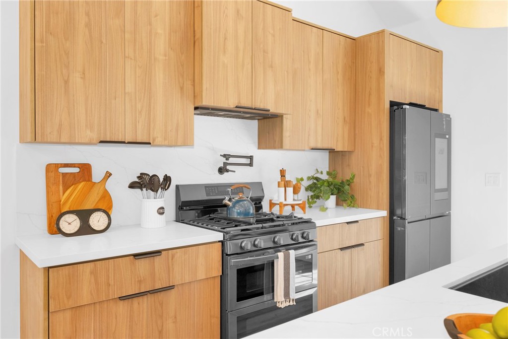 https://media.crmls.org/medias/27d97ae8-3cd8-45b5-a84c-31dd768e4151.jpg?preset=X-Large