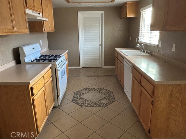 32643 Spinel Road, Lucerne Valley CA: https://media.crmls.org/medias/27d98d25-02ea-401a-b224-050f1fb207e1.jpg