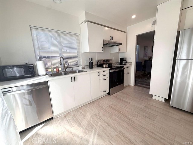 Detail Gallery Image 4 of 13 For 14901 Waverly Ln, Irvine,  CA 92604 - 3 Beds | 2 Baths