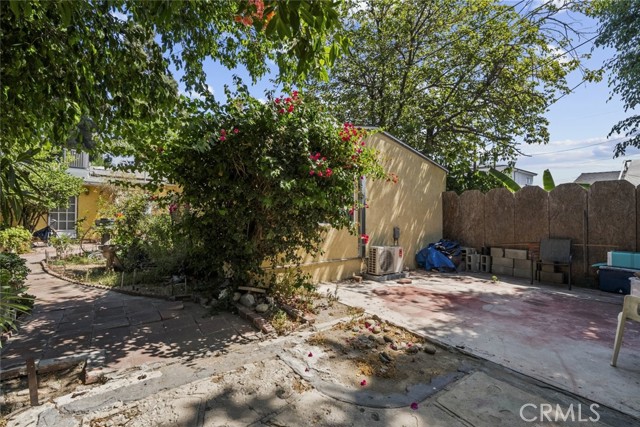11744 Welby Way, North Hollywood CA: https://media.crmls.org/medias/27da1cf1-b96a-4958-b8f0-dc99708c4086.jpg