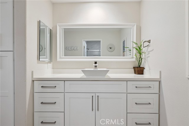 2960 Champion Way, Tustin CA: https://media.crmls.org/medias/27da4ca0-bdf5-4ef0-8494-c7f0575c1c08.jpg