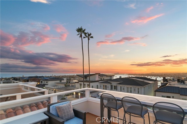 302 Carnation Avenue, Corona del Mar CA: https://media.crmls.org/medias/27da6220-4b58-45c5-bb89-bba1aa133002.jpg