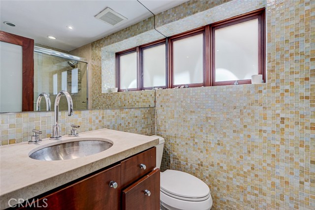 3205 Bayview Drive, Manhattan Beach, California 90266, 5 Bedrooms Bedrooms, ,5 BathroomsBathrooms,Residential,For Sale,Bayview,SB26067701