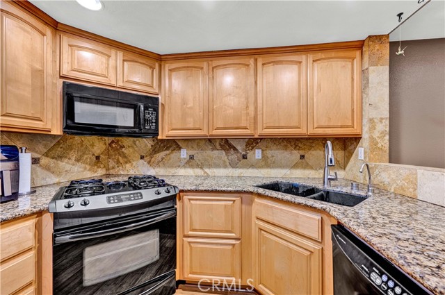 Detail Gallery Image 7 of 22 For 12640 Euclid St #202,  Garden Grove,  CA 92840 - 3 Beds | 2 Baths