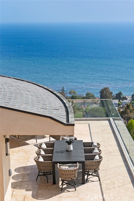 900 Gainsborough Drive, Laguna Beach CA: https://media.crmls.org/medias/27db9384-e383-4461-9620-3413825b987a.jpg