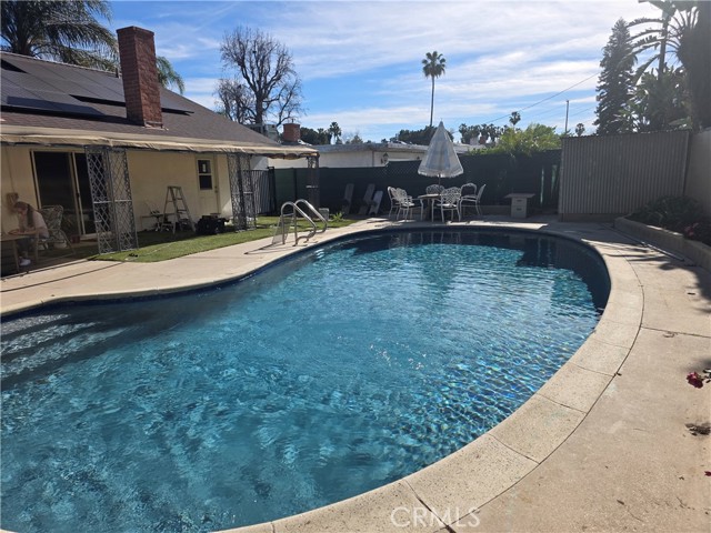 Detail Gallery Image 9 of 10 For 6435 Aldea Ave, Van Nuys,  CA 91406 - 3 Beds | 3 Baths