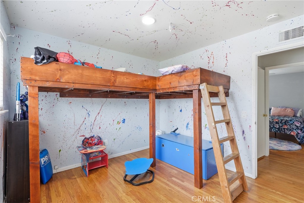 https://media.crmls.org/medias/27dc405a-9609-452e-ae0f-b9610ddf6c6c.jpg?preset=X-Large