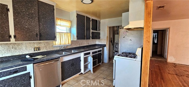 Detail Gallery Image 6 of 20 For 38320 Rosemarie St, Palmdale,  CA 93550 - 3 Beds | 1 Baths