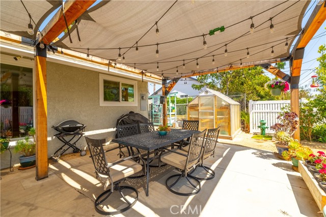 2010 Oakland Hills Drive, Corona CA: https://media.crmls.org/medias/27dd33e9-1bec-42b5-9516-e4ce2c3f7afb.jpg