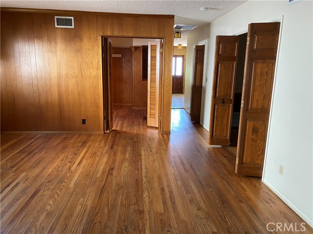 18219 Rayen Street, Northridge CA: https://media.crmls.org/medias/27dd667d-87ff-4b05-9b0f-9f54eec13126.jpg