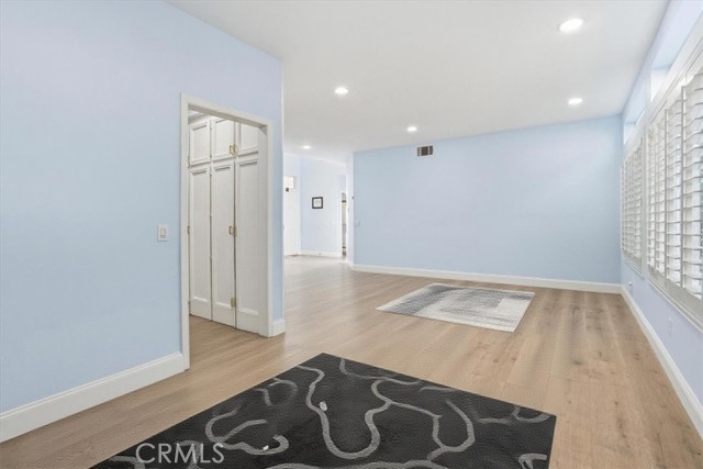 Detail Gallery Image 13 of 48 For 298 Saint Thomas, Oak Park,  CA 91377 - 5 Beds | 3 Baths