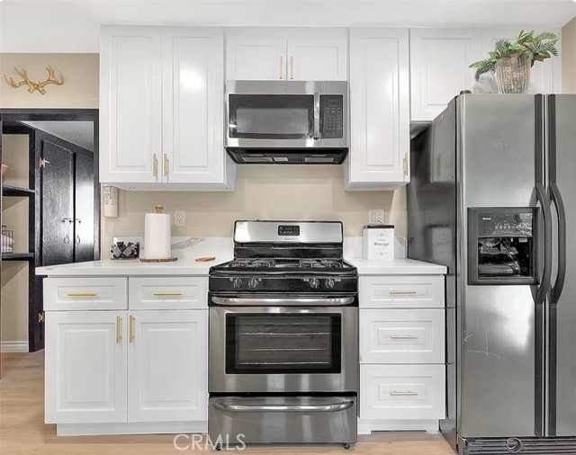 Detail Gallery Image 6 of 21 For 1002 Cherokee St, Fawnskin,  CA 92333 - 4 Beds | 3 Baths