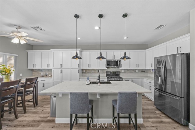 Detail Gallery Image 5 of 52 For 1251 Stepstone Ct, Hemet,  CA 92545 - 5 Beds | 3 Baths