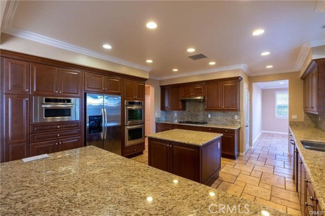 Detail Gallery Image 5 of 15 For 8252 Ivy Springs Ct, Corona,  CA 92880 - 6 Beds | 4/1 Baths