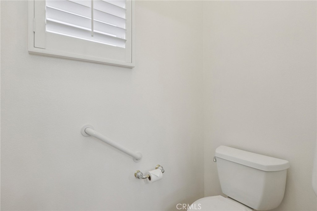 https://media.crmls.org/medias/27e12e6f-f0a6-4c4c-accd-00f42b1e0693.jpg?preset=X-Large