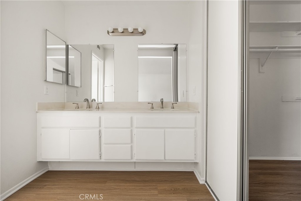 https://media.crmls.org/medias/27e30079-711c-4d29-8978-4d8d8983d114.jpg?preset=X-Large