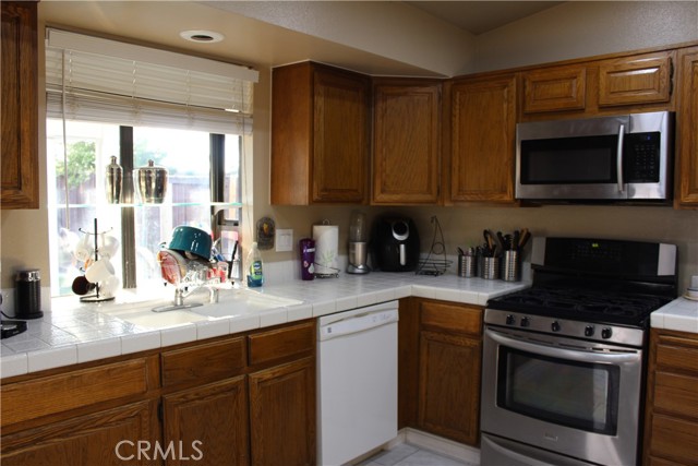 Detail Gallery Image 19 of 44 For 39335 Rockcliff Ct, Palmdale,  CA 93551 - 3 Beds | 2 Baths