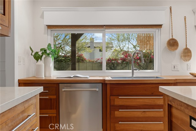 Image 20 of 73 For 4972 Park  