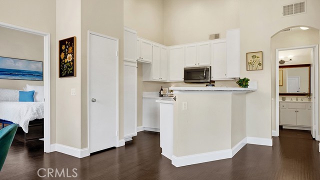 Detail Gallery Image 8 of 31 For 19431 57d Rue De Valore, Lake Forest,  CA 92610 - 2 Beds | 2 Baths
