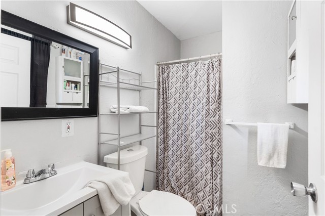 518 Lincoln Avenue, Bakersfield CA: https://media.crmls.org/medias/27e48439-dd8d-4587-931b-606fb97cf37c.jpg