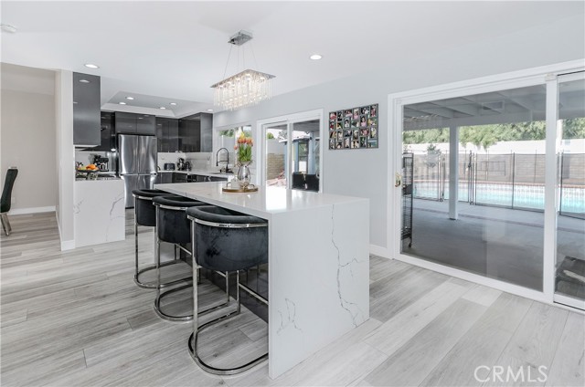 10670 Deering Avenue, Chatsworth CA: https://media.crmls.org/medias/27e53895-8ce4-4dd9-8639-fb1547f95609.jpg