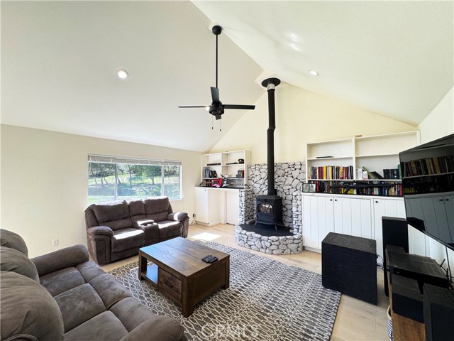 Detail Gallery Image 10 of 60 For 14605 Tomki Rd, Redwood Valley,  CA 95470 - 3 Beds | 2 Baths