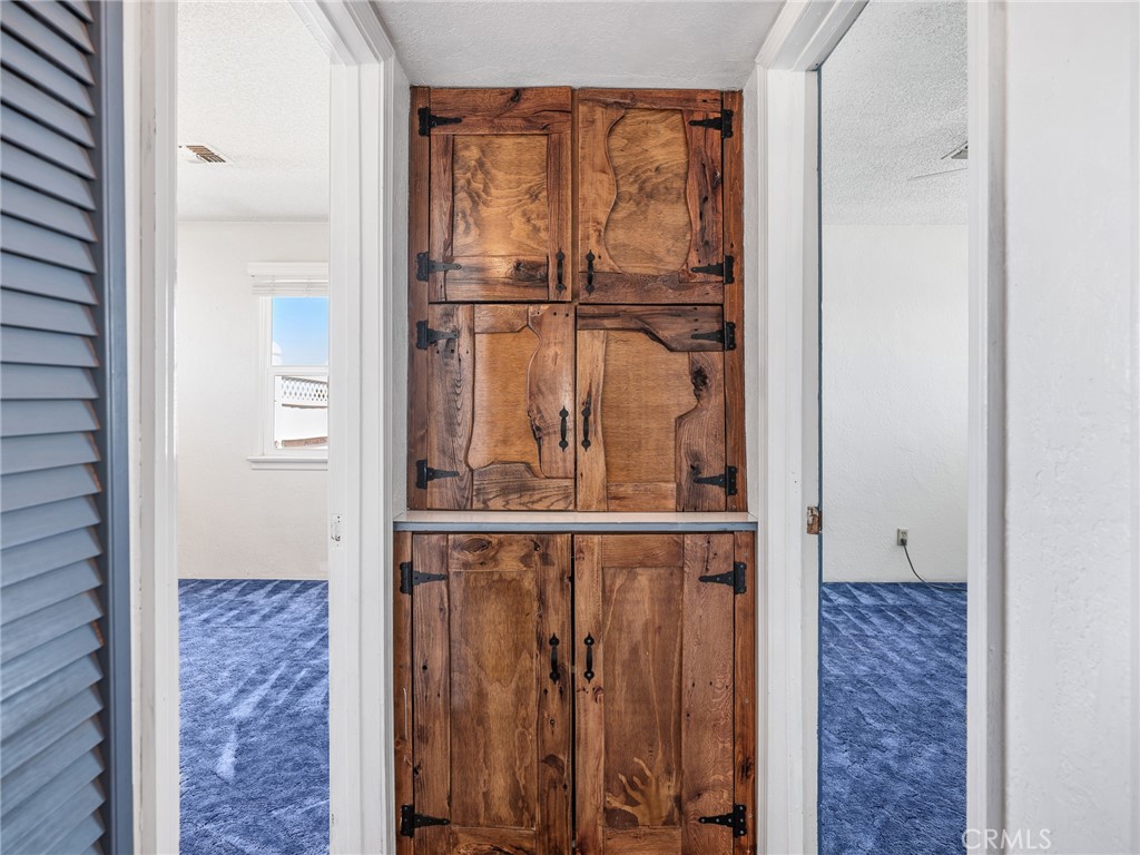 https://media.crmls.org/medias/27e67e3c-1ff4-4558-b507-b14effdac00a.jpg?preset=X-Large