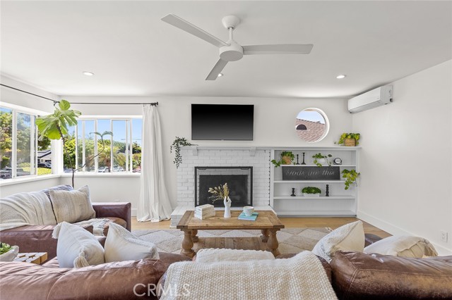 128 Esplanade, San Clemente CA: https://media.crmls.org/medias/27e683fb-cca3-4e35-a83a-9221592cfabe.jpg