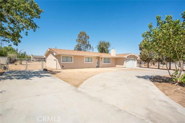 Detail Gallery Image 3 of 16 For 10598 Hemlock Ave, Hesperia,  CA 92345 - 3 Beds | 2 Baths