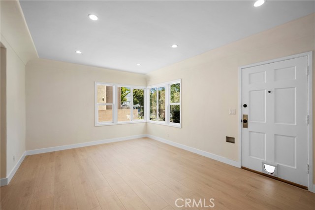 Detail Gallery Image 6 of 22 For 1007 W Angeleno Ave #101,  Burbank,  CA 91506 - 2 Beds | 2 Baths