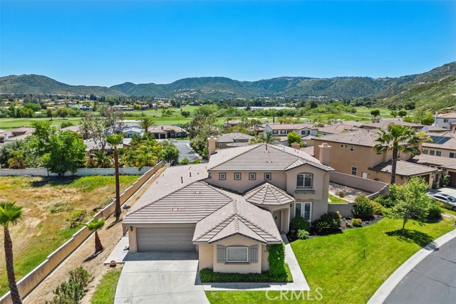Detail Gallery Image 2 of 55 For 22885 Royal Adelaide Dr, Murrieta,  CA 92562 - 4 Beds | 3/1 Baths