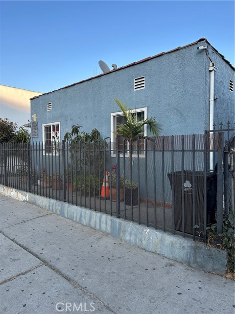 Details for 10966 Broadway, Los Angeles, CA 90061