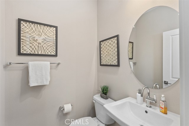 Detail Gallery Image 5 of 31 For 109 S Laxore St #303,  Anaheim,  CA 92804 - 4 Beds | 3/1 Baths