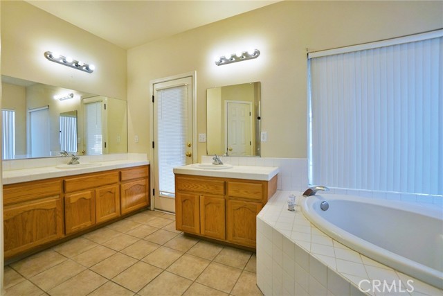 Detail Gallery Image 42 of 60 For 1484 Tulip St, Lemoore,  CA 93245 - 4 Beds | 2 Baths