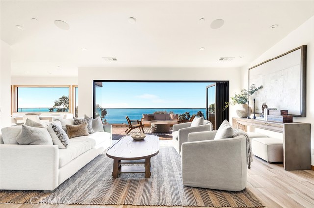 Detail Gallery Image 2 of 42 For 206 Grandview St, Laguna Beach,  CA 92651 - 3 Beds | 3 Baths