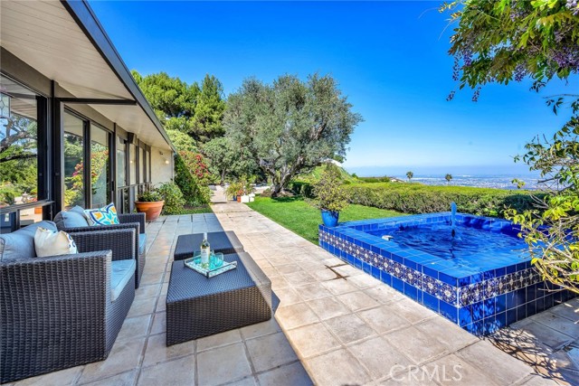 Detail Gallery Image 3 of 38 For 2960 Crownview Dr, Rancho Palos Verdes,  CA 90275 - 4 Beds | 3 Baths