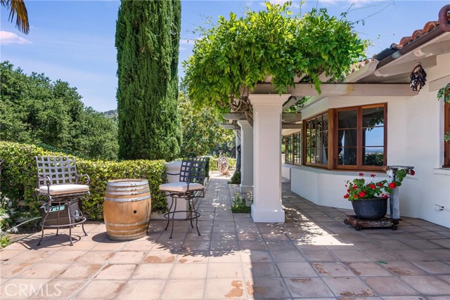 exterior courtyard view