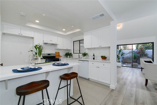 Detail Gallery Image 15 of 29 For 1327 Solera Ln #6,  Diamond Bar,  CA 91765 - 2 Beds | 3 Baths