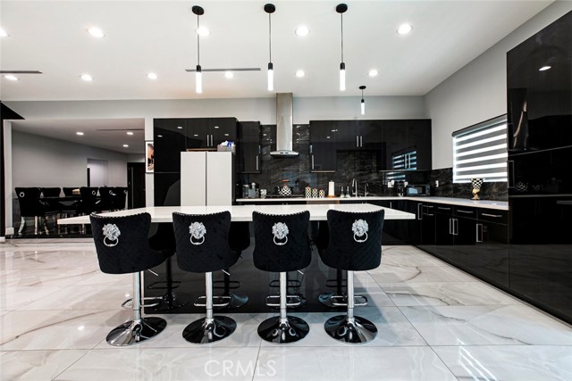 17800 Raymer Street, Sherwood Forest CA: https://media.crmls.org/medias/27ed117d-ed91-44c9-9a1b-b6d3000de843.jpg