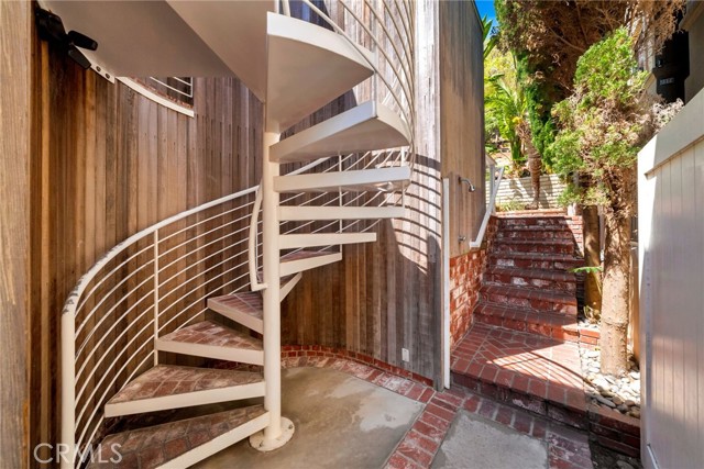 3116 Breakers Drive, Corona del Mar CA: https://media.crmls.org/medias/27ed95da-97f5-4c10-8ce4-40c4b68cbc9a.jpg